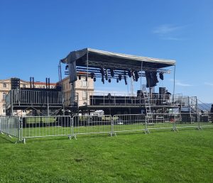 scene de concert avec eclairage au palais du Pharo fete de la musique 2022