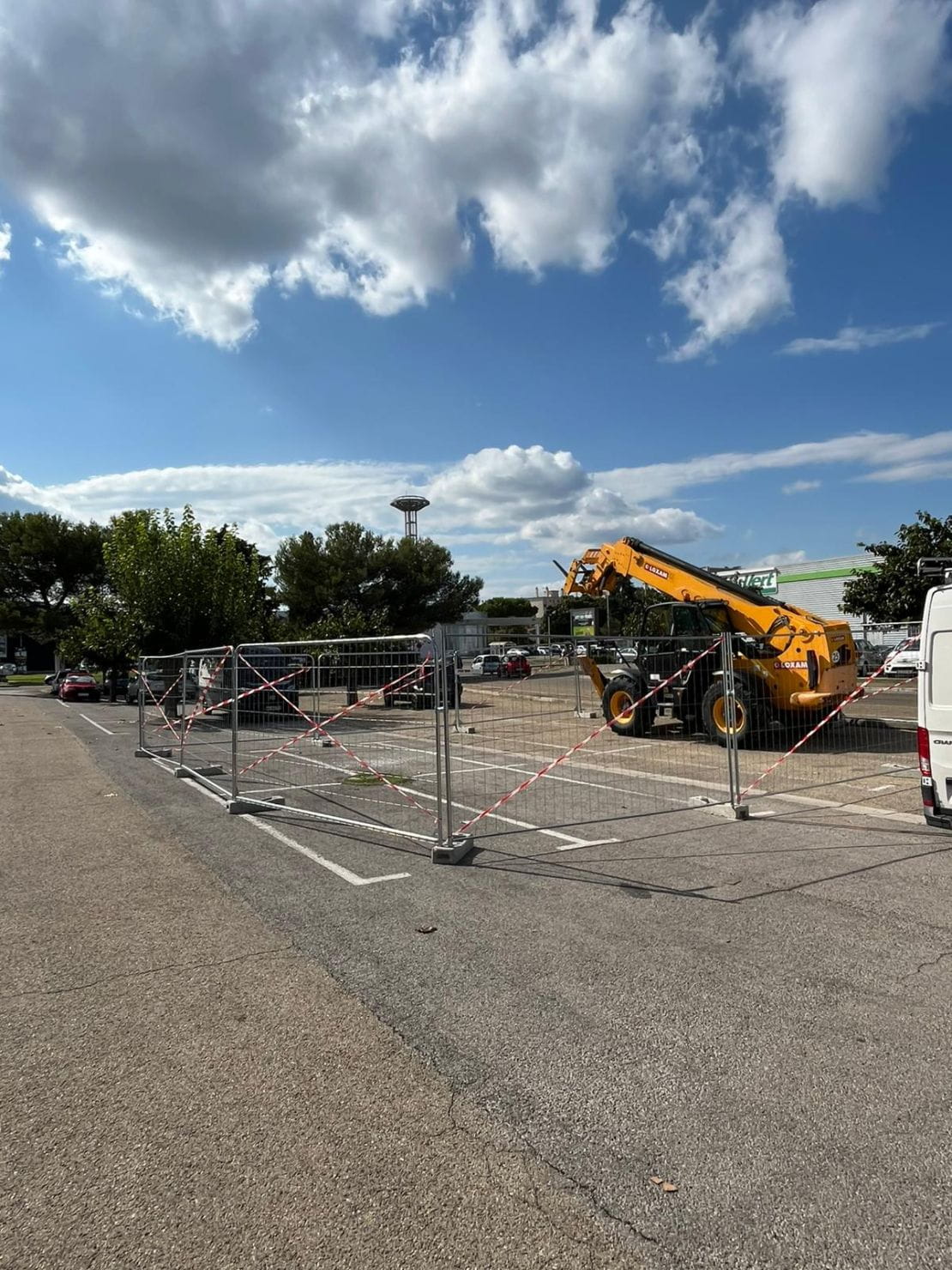 Balisage de parking avec barrières Heras à NIMES